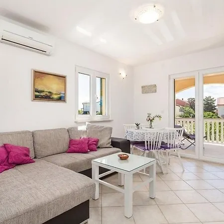 Διαμέρισμα With Parking Space Povljana, Pag - 24101